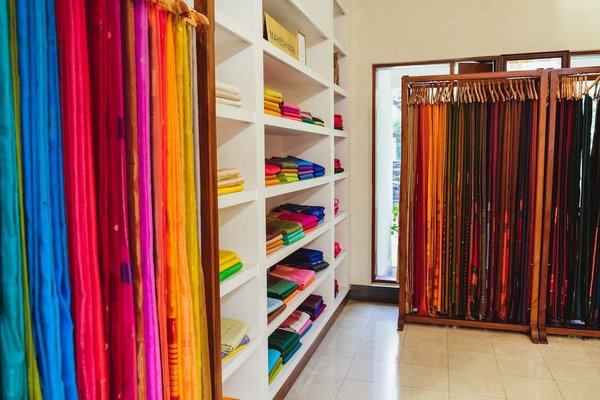 Quels sont les avantages de devenir un distributeur de tissus ?